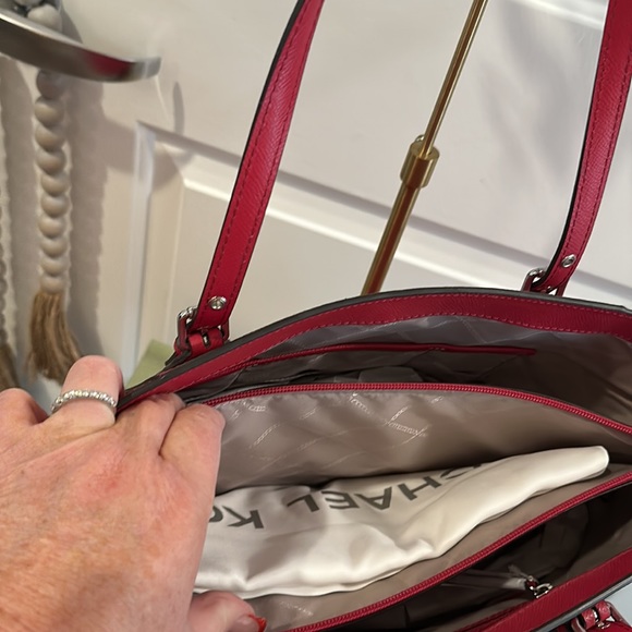 AUTHENTIC Michael Kors Voyager Tote Bag in Dark Raspberry, NWT - Picture 9 of 16